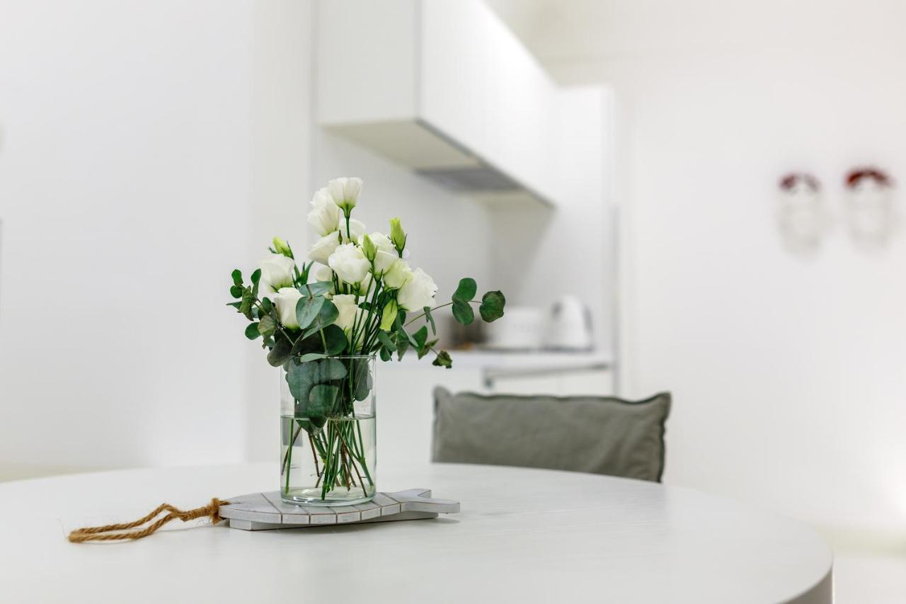 White Stylish Apartment 3 วีโกเอเกวนเซ ภายนอก รูปภาพ